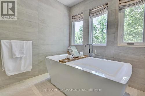 4038 Lakeshore Road, Burlington (Shoreacres), ON - Indoor Photo Showing Bathroom