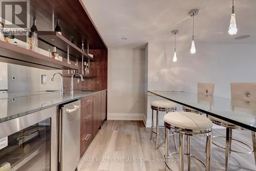 4038 Lakeshore Road, Burlington (Shoreacres), ON - Indoor Photo Showing Kitchen