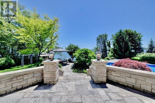 4038 Lakeshore Road, Burlington (Shoreacres), ON - Outdoor