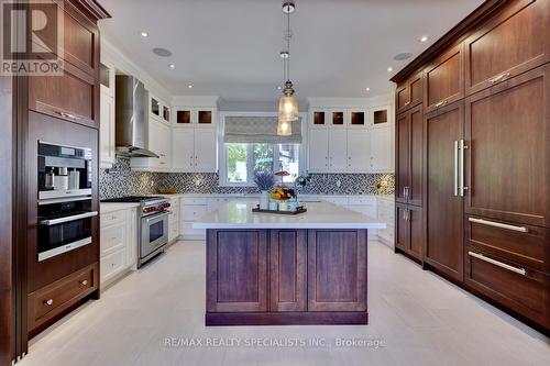 4038 Lakeshore Road, Burlington, ON - Indoor Photo Showing Kitchen With Upgraded Kitchen