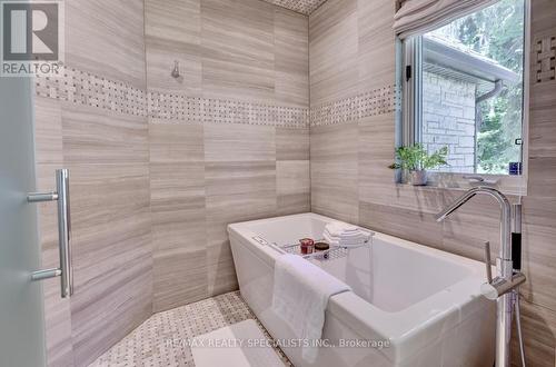 4038 Lakeshore Road, Burlington, ON - Indoor Photo Showing Bathroom