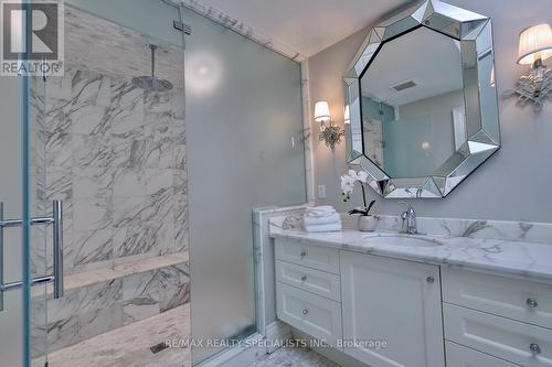 4038 Lakeshore Road, Burlington, ON - Indoor Photo Showing Bathroom