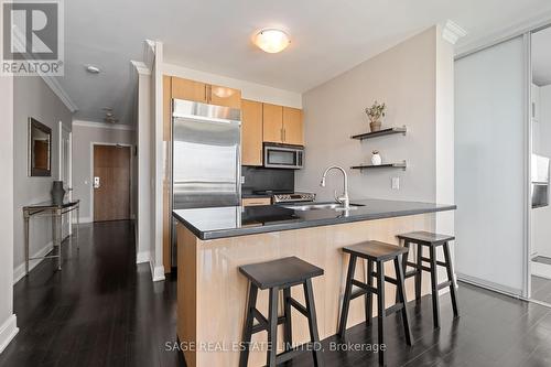 Ph5 - 88 Broadway Avenue, Toronto (Mount Pleasant West), ON - Indoor Photo Showing Kitchen