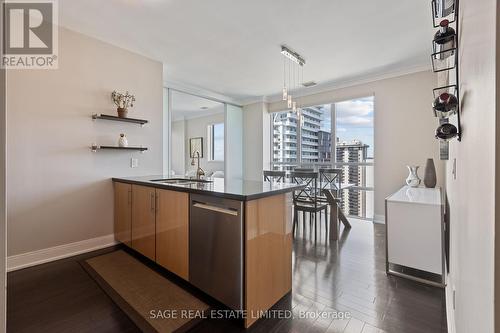 Ph5 - 88 Broadway Avenue, Toronto (Mount Pleasant West), ON - Indoor Photo Showing Kitchen