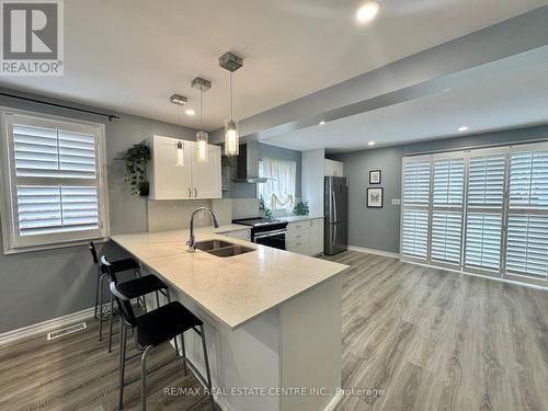 5673 Glenholme Avenue, Niagara Falls, ON - Indoor Photo Showing Kitchen With Double Sink