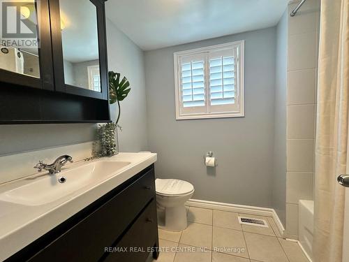 5673 Glenholme Avenue, Niagara Falls, ON - Indoor Photo Showing Bathroom