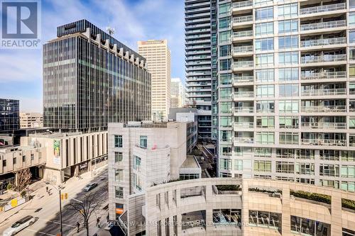 709 - 2181 Yonge Street, Toronto (Mount Pleasant West), ON - Outdoor With Balcony