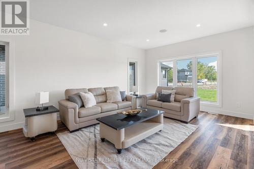 159 Greene Street, South Huron (Exeter), ON - Indoor Photo Showing Living Room