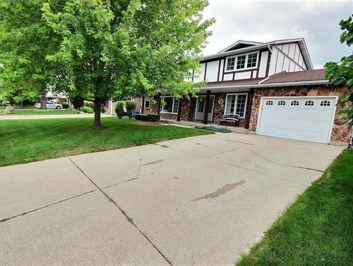 246 Twin Lakes Drive, Sarnia, ON 