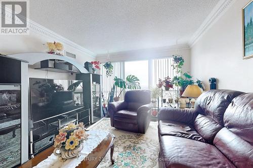 2006 - 8 Lee Centre Drive, Toronto (Woburn), ON - Indoor Photo Showing Living Room