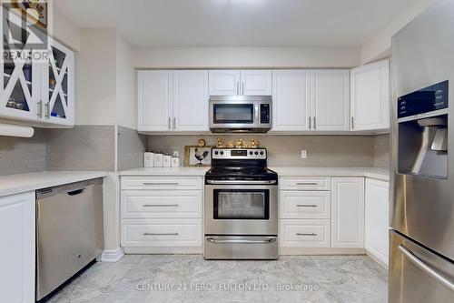 2006 - 8 Lee Centre Drive, Toronto (Woburn), ON - Indoor Photo Showing Kitchen