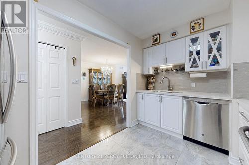 2006 - 8 Lee Centre Drive, Toronto (Woburn), ON - Indoor Photo Showing Kitchen