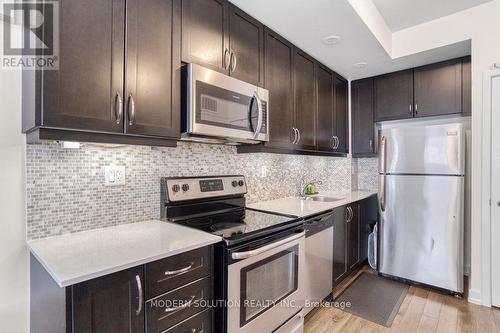 47 - 869 Wilson Avenue, Toronto (Downsview-Roding-Cfb), ON - Indoor Photo Showing Kitchen With Upgraded Kitchen