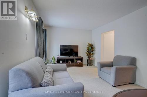 5 Crawford Drive, Brampton (Madoc), ON - Indoor Photo Showing Living Room