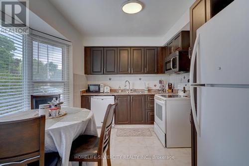 5 Crawford Drive, Brampton (Madoc), ON - Indoor Photo Showing Kitchen