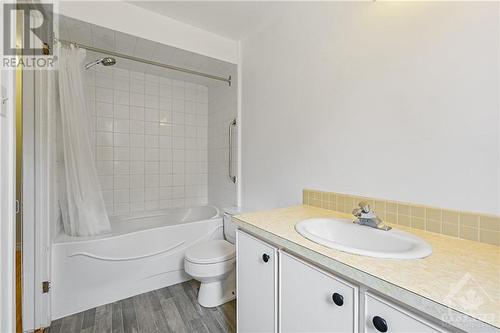 1931 Stonehenge Crescent, Ottawa, ON - Indoor Photo Showing Bathroom