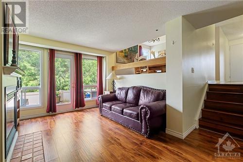 1931 Stonehenge Crescent, Ottawa, ON - Indoor Photo Showing Living Room