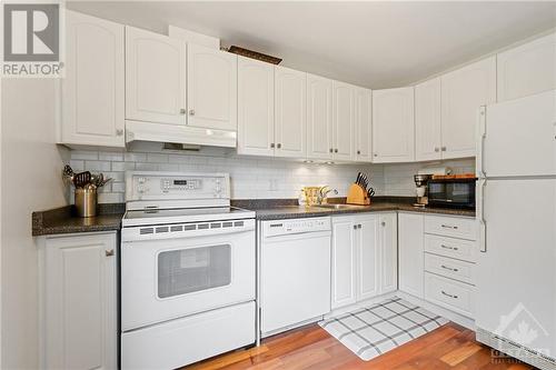 1931 Stonehenge Crescent, Ottawa, ON - Indoor Photo Showing Kitchen