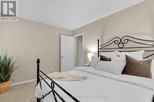 91 Chalfont Road, London, ON - Indoor Photo Showing Bedroom