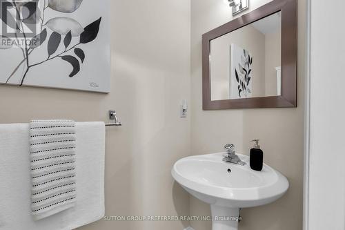 91 Chalfont Road, London, ON - Indoor Photo Showing Bathroom