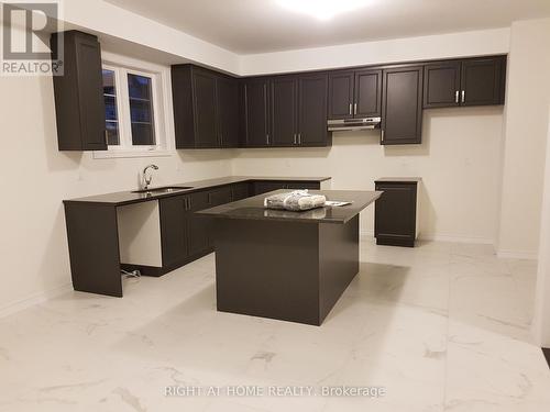 18 Cornerside Way, Whitby (Brooklin), ON - Indoor Photo Showing Kitchen