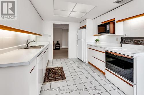 603 - 130 Carlton Street, Toronto (Cabbagetown-South St. James Town), ON - Indoor Photo Showing Kitchen With Double Sink