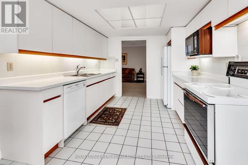 603 - 130 Carlton Street, Toronto (Cabbagetown-South St. James Town), ON - Indoor Photo Showing Kitchen