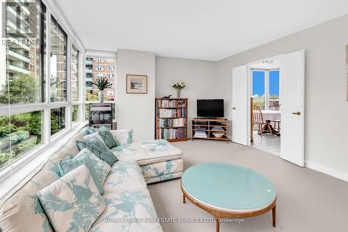 603 - 130 Carlton Street, Toronto (Cabbagetown-South St. James Town), ON - Indoor Photo Showing Living Room