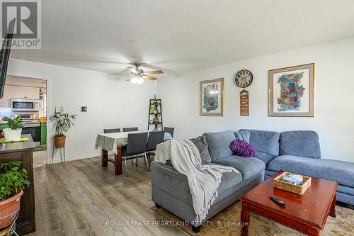 22 - 311 Vesta Road, London, ON - Indoor Photo Showing Living Room