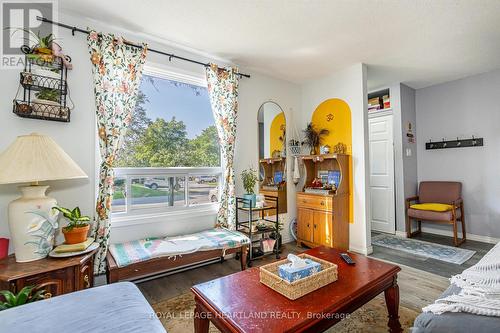 22 - 311 Vesta Road, London, ON - Indoor Photo Showing Living Room