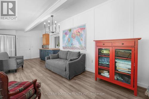 23 Elizabeth Avenue, Tiny, ON - Indoor Photo Showing Living Room