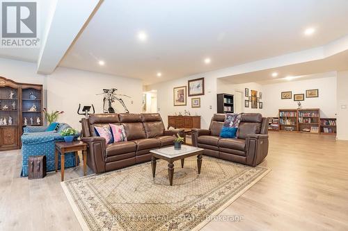 28 Timber Wolf Trail, Springwater (Minesing), ON - Indoor Photo Showing Living Room