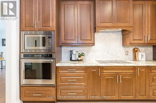 28 Timber Wolf Trail, Springwater (Minesing), ON - Indoor Photo Showing Kitchen