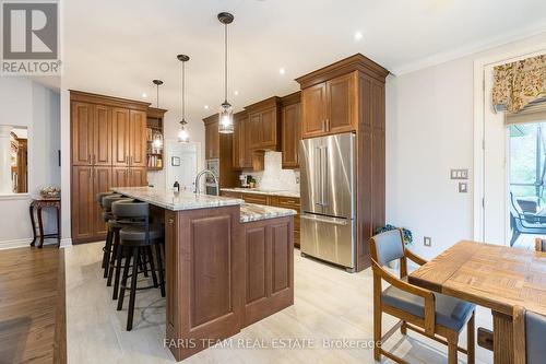 28 Timber Wolf Trail, Springwater (Minesing), ON - Indoor Photo Showing Kitchen