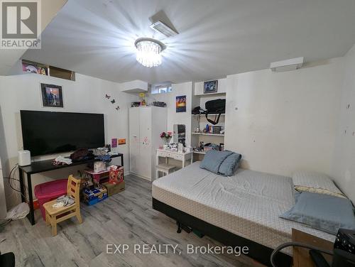 30 Truro Circle, Brampton, ON - Indoor Photo Showing Bedroom