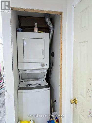 30 Truro Circle, Brampton, ON - Indoor Photo Showing Laundry Room