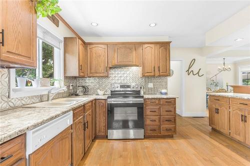 17 Parkdale Drive, Thorold, ON - Indoor Photo Showing Kitchen With Double Sink