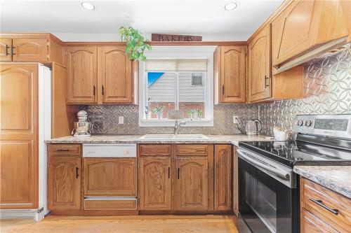 17 Parkdale Drive, Thorold, ON - Indoor Photo Showing Kitchen With Double Sink