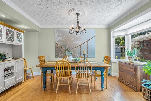 17 Parkdale Drive, Thorold, ON - Indoor Photo Showing Dining Room