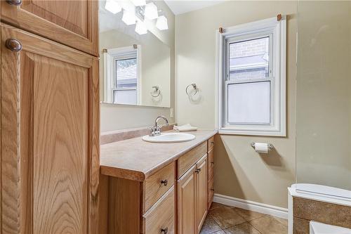 83 Graham Avenue S, Hamilton, ON - Indoor Photo Showing Bathroom