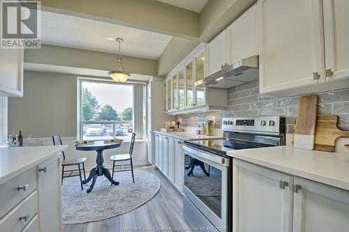 8275 Wyandotte Street East Unit# 107, Windsor, ON - Indoor Photo Showing Kitchen With Upgraded Kitchen