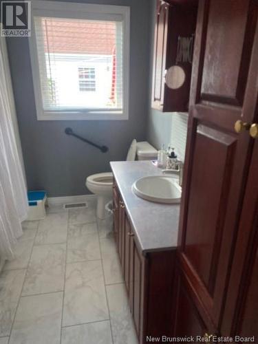 448 Vanier Street, Campbellton, NB - Indoor Photo Showing Bathroom