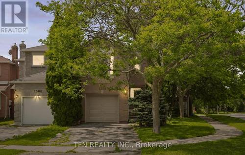 1308 Valerie Crescent, Oakville (Clearview), ON - Outdoor