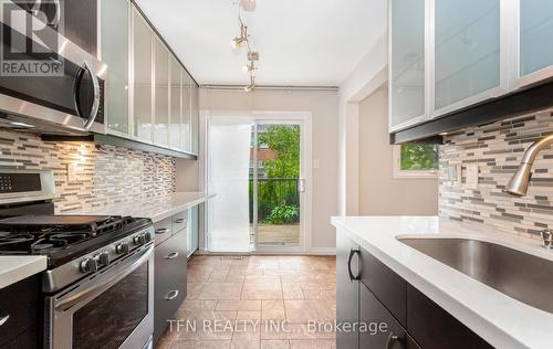 1308 Valerie Crescent, Oakville (Clearview), ON - Indoor Photo Showing Kitchen With Upgraded Kitchen