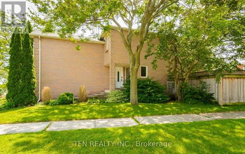 1308 Valerie Crescent, Oakville (Clearview), ON - Outdoor