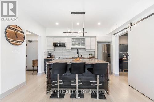 110 - 5 Chef Lane, Barrie (Innis-Shore), ON - Indoor Photo Showing Kitchen With Upgraded Kitchen