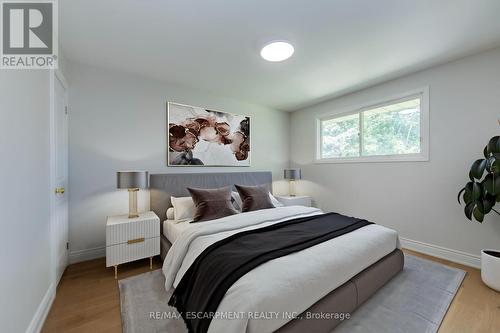 414 Bryant Crescent, Burlington (Appleby), ON - Indoor Photo Showing Bedroom