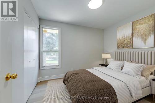 414 Bryant Crescent, Burlington (Appleby), ON - Indoor Photo Showing Bedroom