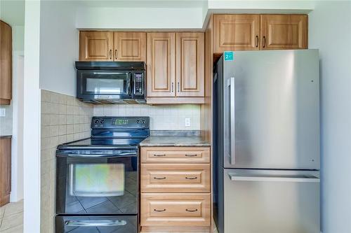 414 Bryant Crescent, Burlington, ON - Indoor Photo Showing Kitchen