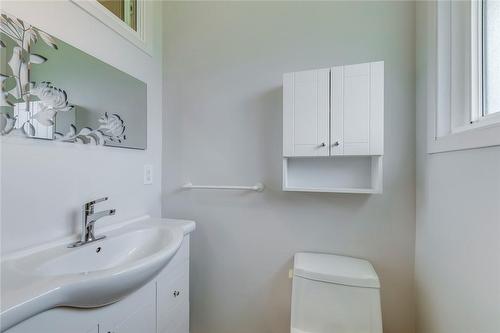 414 Bryant Crescent, Burlington, ON - Indoor Photo Showing Bathroom